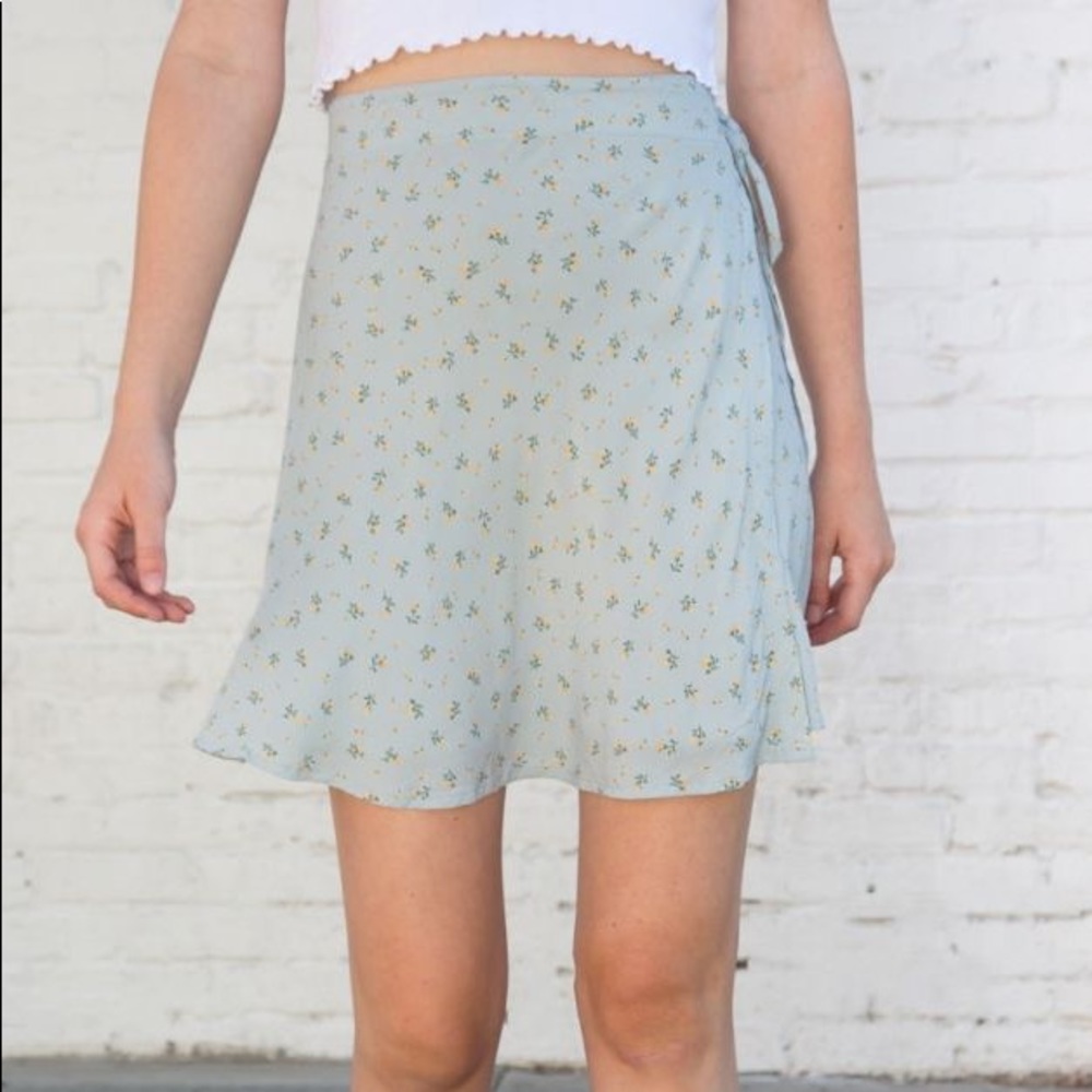 SUPER RARE NWT brandy melville genieve wrap skirt